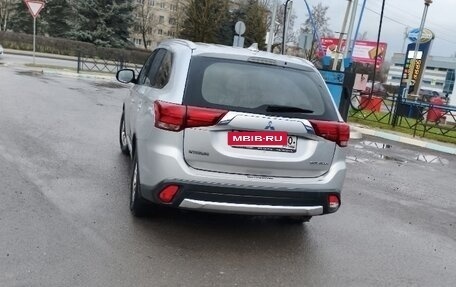 Mitsubishi Outlander III рестайлинг 3, 2017 год, 1 650 000 рублей, 3 фотография