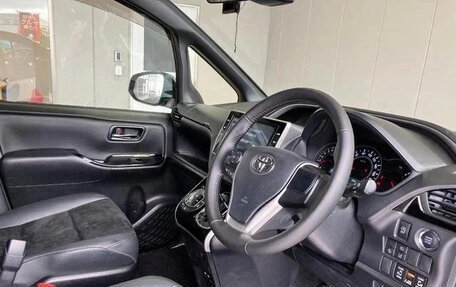 Toyota Voxy III, 2021 год, 2 322 123 рублей, 10 фотография