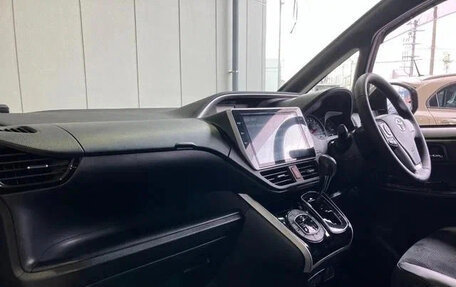 Toyota Voxy III, 2021 год, 2 322 123 рублей, 13 фотография