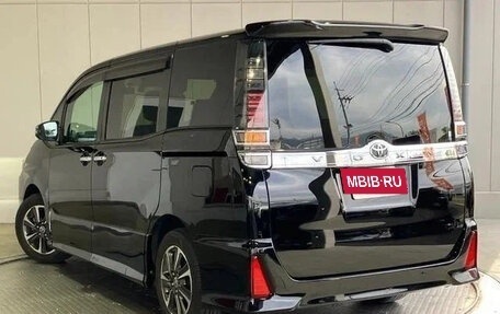 Toyota Voxy III, 2021 год, 2 322 123 рублей, 7 фотография