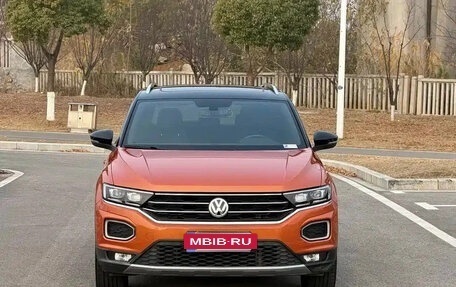 Volkswagen T-Roc I, 2022 год, 1 755 123 рублей, 2 фотография