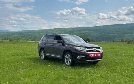 Toyota Highlander III, 2013 год, 2 300 000 рублей, 4 фотография