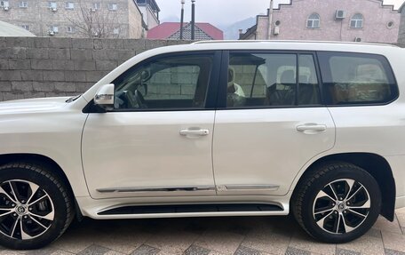 Toyota Land Cruiser 200, 2021 год, 9 000 000 рублей, 4 фотография