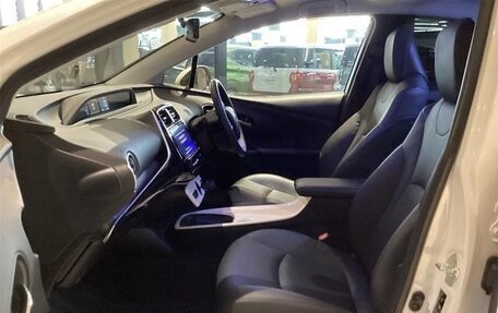 Toyota Prius IV XW50, 2017 год, 1 453 000 рублей, 10 фотография