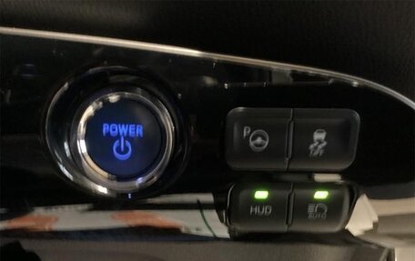 Toyota Prius IV XW50, 2017 год, 1 453 000 рублей, 14 фотография