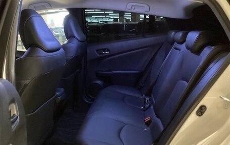 Toyota Prius IV XW50, 2017 год, 1 453 000 рублей, 9 фотография