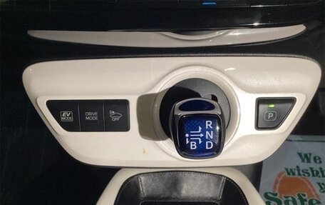 Toyota Prius IV XW50, 2017 год, 1 453 000 рублей, 12 фотография