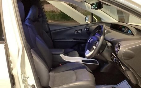 Toyota Prius IV XW50, 2017 год, 1 453 000 рублей, 8 фотография