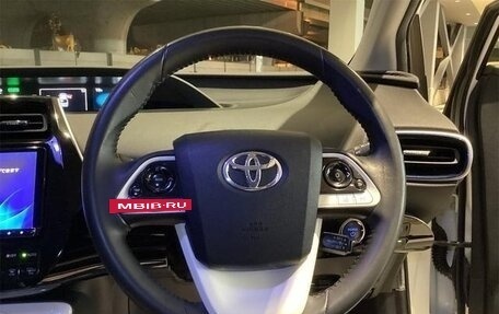 Toyota Prius IV XW50, 2017 год, 1 453 000 рублей, 7 фотография