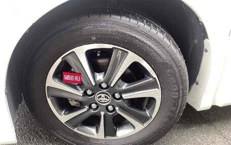 Toyota Voxy III, 2018 год, 2 125 000 рублей, 16 фотография