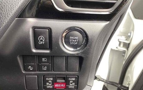 Toyota Voxy III, 2018 год, 2 125 000 рублей, 11 фотография