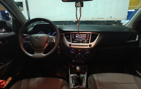 Hyundai Solaris II рестайлинг, 2021 год, 1 700 000 рублей, 6 фотография