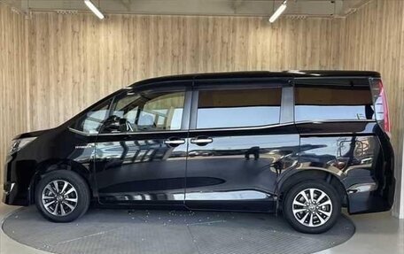 Toyota Esquire I, 2018 год, 1 980 000 рублей, 7 фотография