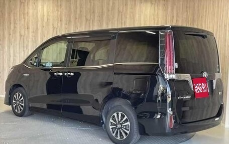 Toyota Esquire I, 2018 год, 1 980 000 рублей, 5 фотография