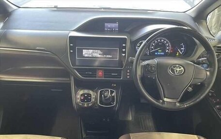 Toyota Esquire I, 2018 год, 1 980 000 рублей, 12 фотография