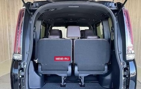 Toyota Esquire I, 2018 год, 1 980 000 рублей, 26 фотография