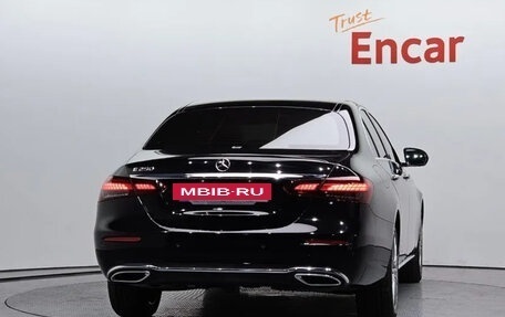 Mercedes-Benz E-Класс, 2021 год, 5 450 000 рублей, 4 фотография