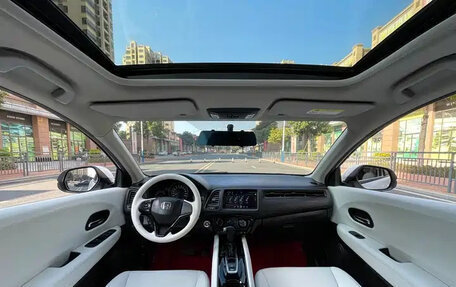 Honda Vezel, 2022 год, 1 099 000 рублей, 13 фотография