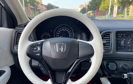 Honda Vezel, 2022 год, 1 099 000 рублей, 10 фотография