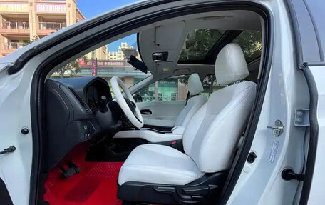 Honda Vezel, 2022 год, 1 099 000 рублей, 9 фотография