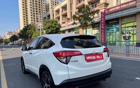 Honda Vezel, 2022 год, 1 099 000 рублей, 5 фотография