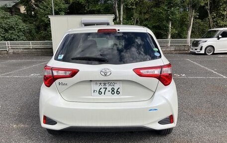 Toyota Vitz, 2017 год, 955 007 рублей, 6 фотография