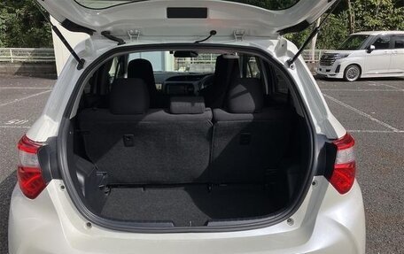 Toyota Vitz, 2017 год, 955 007 рублей, 9 фотография