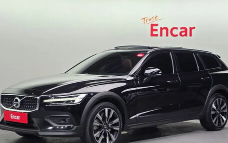 Volvo V60 II, 2022 год, 5 750 000 рублей, 1 фотография