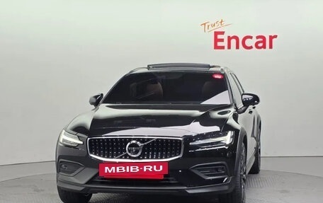 Volvo V60 II, 2022 год, 5 750 000 рублей, 3 фотография