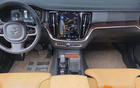 Volvo V60 II, 2022 год, 5 750 000 рублей, 7 фотография