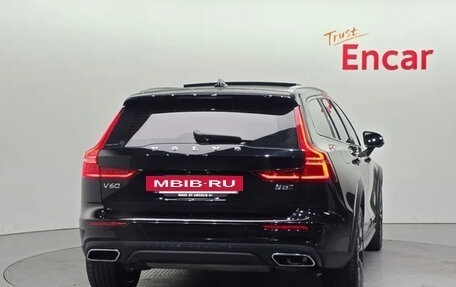 Volvo V60 II, 2022 год, 5 750 000 рублей, 4 фотография