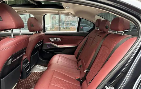 BMW 3 серия, 2021 год, 2 700 000 рублей, 15 фотография