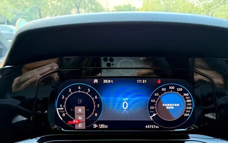 Volkswagen Golf VIII, 2022 год, 1 350 000 рублей, 13 фотография