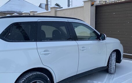 Mitsubishi Outlander III рестайлинг 3, 2013 год, 1 430 000 рублей, 3 фотография