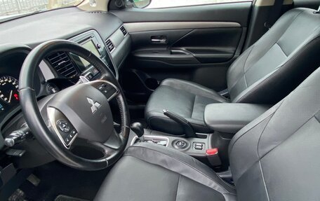 Mitsubishi Outlander III рестайлинг 3, 2013 год, 1 430 000 рублей, 10 фотография