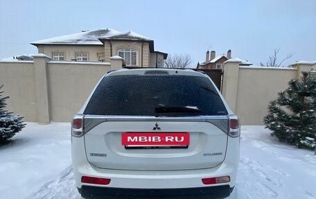 Mitsubishi Outlander III рестайлинг 3, 2013 год, 1 430 000 рублей, 4 фотография