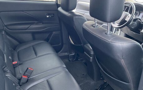 Mitsubishi Outlander III рестайлинг 3, 2013 год, 1 430 000 рублей, 12 фотография