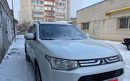 Mitsubishi Outlander III рестайлинг 3, 2013 год, 1 430 000 рублей, 6 фотография