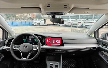 Volkswagen Golf VIII, 2024 год, 2 060 325 рублей, 10 фотография