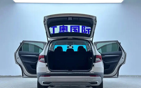 Skoda Karoq I, 2021 год, 1 454 000 рублей, 23 фотография