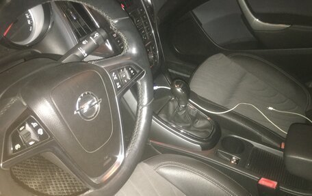 Opel Astra J, 2013 год, 920 000 рублей, 1 фотография