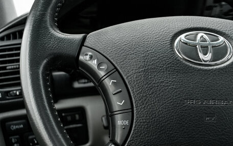 Toyota Land Cruiser 100 рестайлинг 2, 2006 год, 2 990 000 рублей, 15 фотография