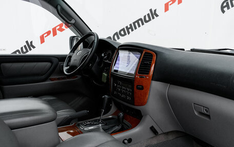 Toyota Land Cruiser 100 рестайлинг 2, 2006 год, 2 990 000 рублей, 12 фотография