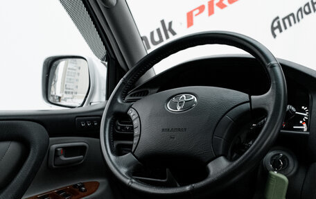 Toyota Land Cruiser 100 рестайлинг 2, 2006 год, 2 990 000 рублей, 14 фотография