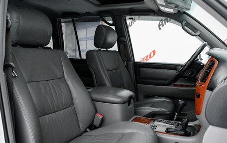 Toyota Land Cruiser 100 рестайлинг 2, 2006 год, 2 990 000 рублей, 13 фотография