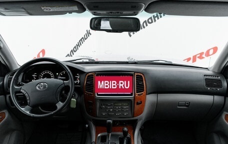Toyota Land Cruiser 100 рестайлинг 2, 2006 год, 2 990 000 рублей, 11 фотография