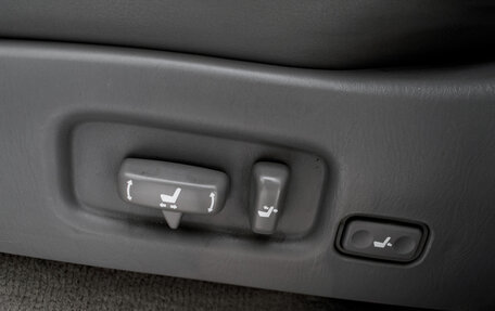 Toyota Land Cruiser 100 рестайлинг 2, 2006 год, 2 990 000 рублей, 28 фотография