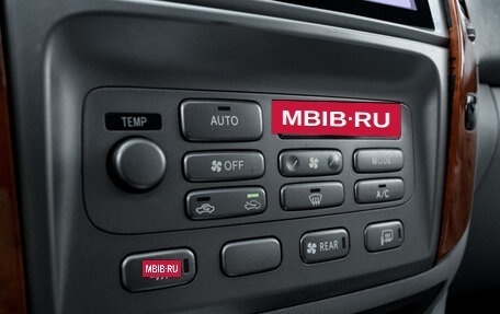 Toyota Land Cruiser 100 рестайлинг 2, 2006 год, 2 990 000 рублей, 22 фотография