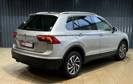 Volkswagen Tiguan II, 2018 год, 2 119 900 рублей, 2 фотография