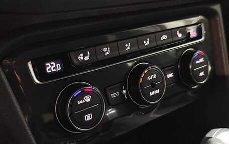 Volkswagen Tiguan II, 2018 год, 2 119 900 рублей, 13 фотография